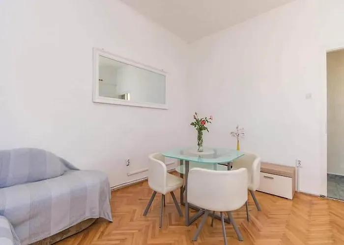 דירה Marjan - One Bedroom With Shared Terrace פוסדריה