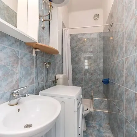 Apartament Marjan - One Bedroom With Shared Terrace