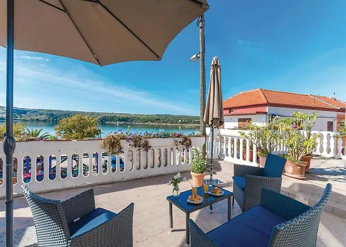 Marjan - One Bedroom With Shared Terrace Apartman